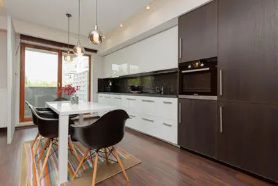 Kuchnia lub aneks kuchenny w obiekcie Apartment Warsaw Airport Kłobucka by Noclegi Renters