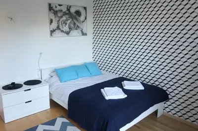 Łóżko lub łóżka w pokoju w obiekcie Przytulne mini studio na Saskiej Kępie