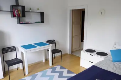 Łóżko lub łóżka w pokoju w obiekcie Przytulne mini studio na Saskiej Kępie