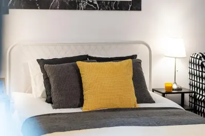 Łóżko lub łóżka w pokoju w obiekcie Apartments Wilcza 55 by Noclegi Renters