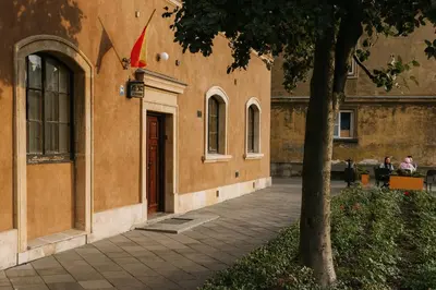 Budynek, w którym mieści się apartament