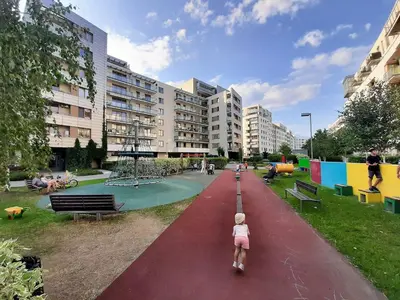 Plac zabaw dla dzieci w obiekcie Airport Residence Amber