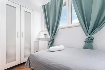 Łóżko lub łóżka w pokoju w obiekcie Apartaments Solec 79 by Noclegi Renters