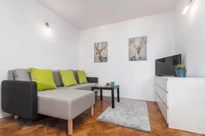 Telewizja i/lub zestaw kina domowego w obiekcie Apartaments Solec 79 by Noclegi Renters