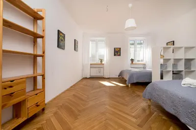 Łóżko lub łóżka w pokoju w obiekcie Royal Route Apartment for 10 people by BookingHost