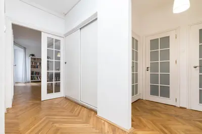 Plan piętra w obiekcie Royal Route Apartment for 10 people by BookingHost