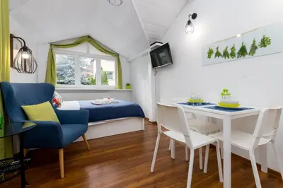 Część wypoczynkowa w obiekcie Mokotów Cosy House Studio by BookingHost