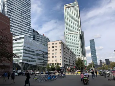 Widok na miasto Warszawa z tego apartamentu