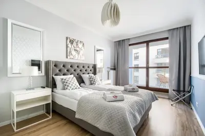 Łóżko lub łóżka w pokoju w obiekcie West Side Apartment