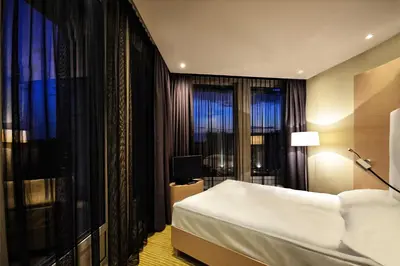 Łóżko lub łóżka w pokoju w obiekcie Sound Garden Hotel Airport