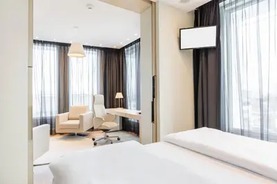 Łóżko lub łóżka w pokoju w obiekcie Sound Garden Hotel Airport