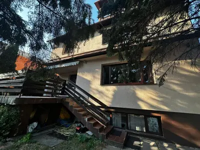 Budynek, w którym mieści się hostel