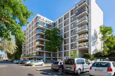 Budynek, w którym mieści się apartament