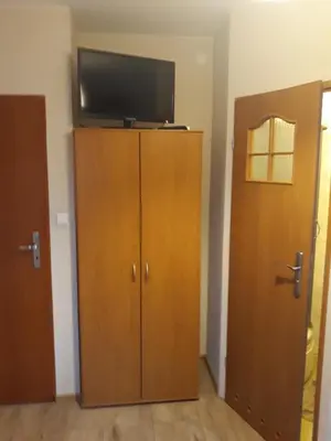 Telewizja i/lub zestaw kina domowego w obiekcie Noclegi Pod Kasztanami