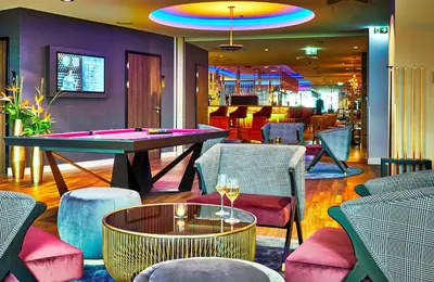 Część wypoczynkowa w obiekcie NYX Hotel Warsaw by Leonardo Hotels