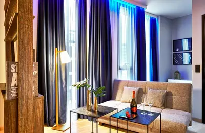 Część wypoczynkowa w obiekcie NYX Hotel Warsaw by Leonardo Hotels