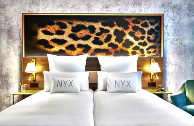 Łóżko lub łóżka w pokoju w obiekcie NYX Hotel Warsaw by Leonardo Hotels