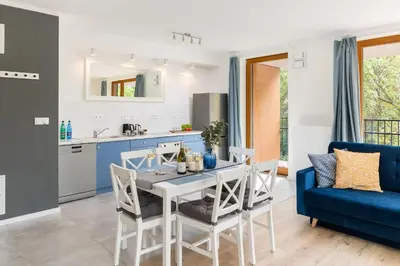 Kuchnia lub aneks kuchenny w obiekcie Puławska 221 - Colorful Apartment with Balcony by Noclegi Renters