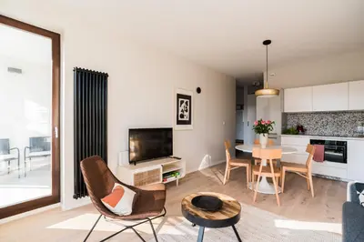 Kuchnia lub aneks kuchenny w obiekcie Apartment near Chopin Airport with parking place