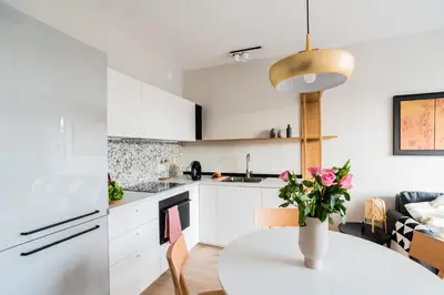 Kuchnia lub aneks kuchenny w obiekcie Apartment near Chopin Airport with parking place