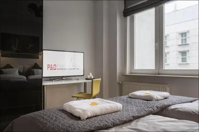 Łóżko lub łóżka w pokoju w obiekcie P&O Serviced Apartments NOWOGRODZKA