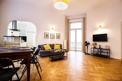 Telewizja i/lub zestaw kina domowego w obiekcie Kopernika Śródmieście Apartment by BookingHost