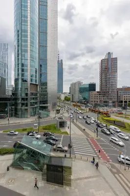 Widok na miasto Warszawa z tego apartamentu