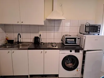 Kuchnia lub aneks kuchenny w obiekcie Mały domek - Zielonka