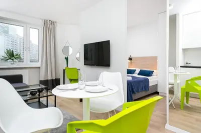 Telewizja i/lub zestaw kina domowego w obiekcie Warsaw City Center Świętokrzyska & Emilii Plater by Noclegi Renters