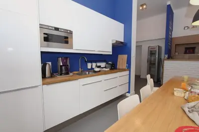Kuchnia lub aneks kuchenny w obiekcie Chmielna 5 Rooms & Apartments