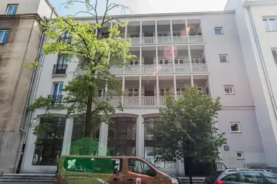 Budynek, w którym mieści się apartament