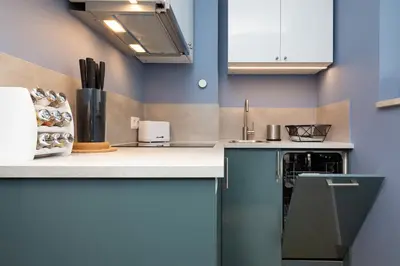 Kuchnia lub aneks kuchenny w obiekcie Apartments Warsaw Nowowiejska by Noclegi Renters