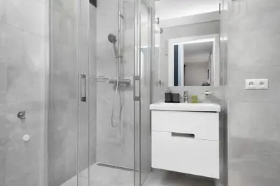 Łazienka w obiekcie Apartments Warsaw Nowowiejska by Noclegi Renters