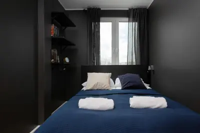Łóżko lub łóżka w pokoju w obiekcie Apartments Warsaw Nowowiejska by Noclegi Renters