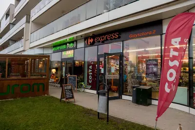 Supermarket lub sklepy w pobliżu tego apartamentu
