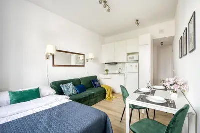 Kuchnia lub aneks kuchenny w obiekcie UnitApartments Studio Warszawa Zachodnia Ochota - kompaktowe, wygodne studio