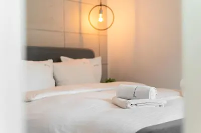 Łóżko lub łóżka w pokoju w obiekcie Apartament Zielna by Your Freedom