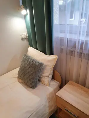 Łóżko lub łóżka w pokoju w obiekcie Hostel Mleczna - Metro Zacisze