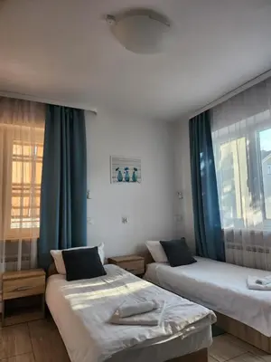 Łóżko lub łóżka w pokoju w obiekcie Hostel Mleczna - Metro Zacisze