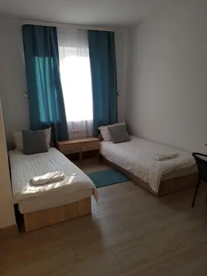Łóżko lub łóżka w pokoju w obiekcie Hostel Mleczna - Metro Zacisze