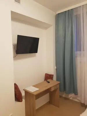 Telewizja i/lub zestaw kina domowego w obiekcie Hostel Mleczna - Metro Zacisze