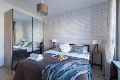 Łóżko lub łóżka w pokoju w obiekcie P&O Serviced Apartments Group Komputerowa