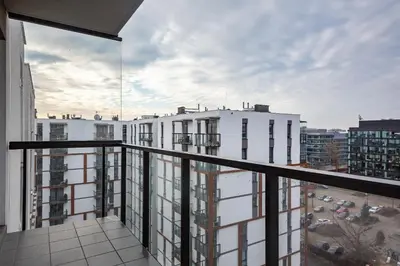 Balkon lub taras w obiekcie Apartments Konstruktorska by Renters Prestige