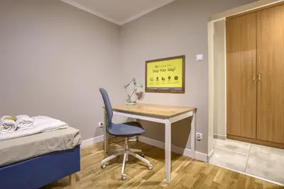 Łóżko lub łóżka w pokoju w obiekcie New! Studio with 3 Beds - Easy Access to Airport, City Center & WUM