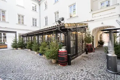 Budynek, w którym mieści się apartament