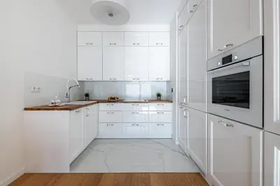 Kuchnia lub aneks kuchenny w obiekcie Okęcie Lotnisko Lirowa 24 Serviced Apartments P&O
