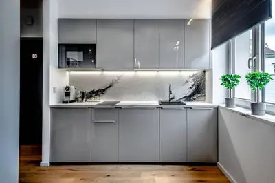 Kuchnia lub aneks kuchenny w obiekcie Koszykowa Suite - apartament w centrum Warszawy!