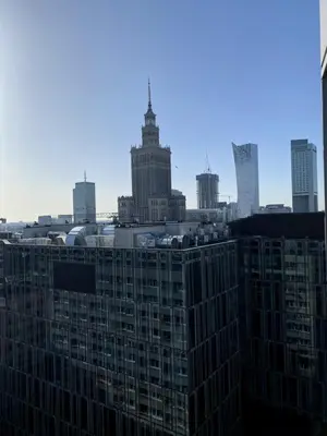 Widok na miasto Warszawa z tego apartamentu