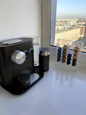 Zestaw do parzenia kawy i herbaty w obiekcie Leo Apartment