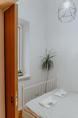 Łóżko lub łóżka w pokoju w obiekcie Warsaw Concierge Chmielna Antresola